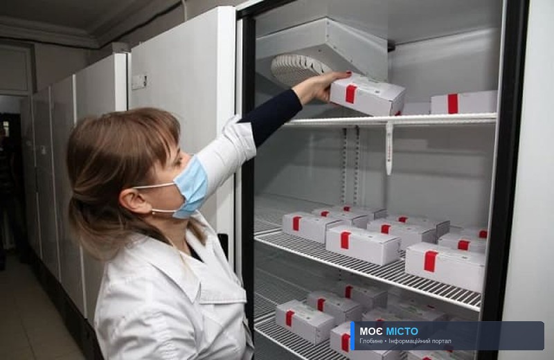 ПОЛТАВЩИНА ОТРИМАЛА 19 ТИСЯЧ 300 ДОЗ ВАКЦИНИ OXFORD/ASTRAZENECA