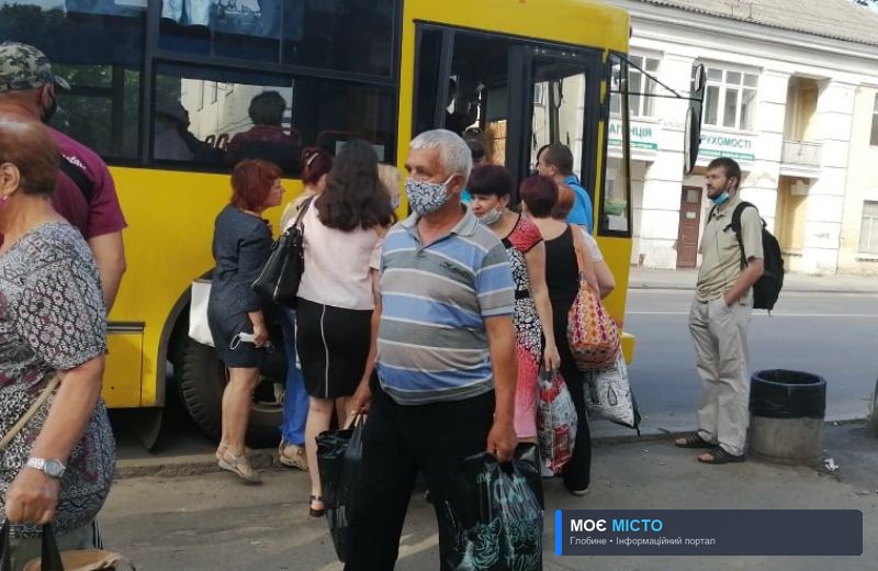 ПЕНСІОНЕРІВ ГЛОБИНЩИНИ ПРОСЯТЬ ЗАЛИШАТИСЯ ВДОМА