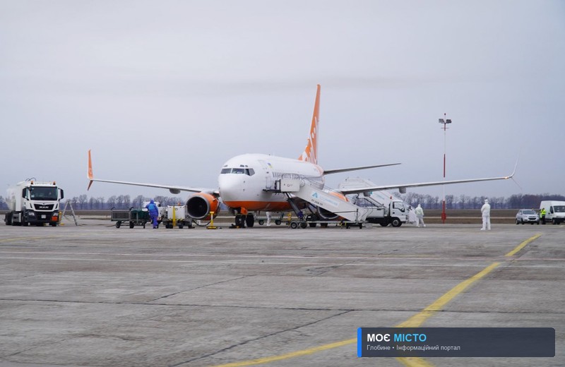 СЬОГОДНІ ЕКІПАЖ ІЗ КИТАЮ РОЗМІСТЯТЬ У САНАТОРІЇ В НОВИХ САНЖАРАХ