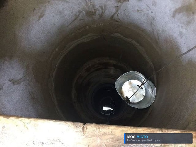В Романівці чоловіка витягували з колодязя